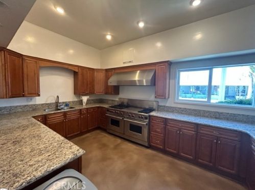 84 Seville, Tustin CA 92780-5958 exterior