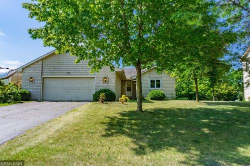 759 Brandenburg Dr, Chaska MN  55318-1271 exterior