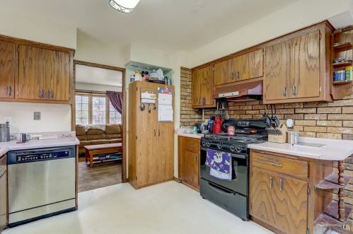 4872 7 St, Milwaukee WI 53221-2445 exterior