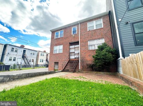 1274 Meigs Pl, Washington, DC 20002-2430