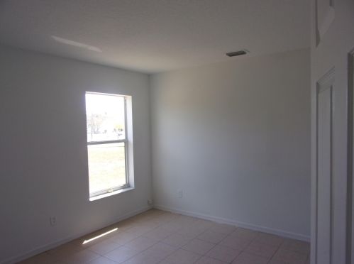 1407 Grapeland Ave, Fort Pierce FL 34952-4951 exterior