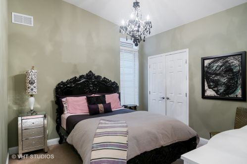 1708 Winnemac Ave, Chicago IL 60706-3427 exterior