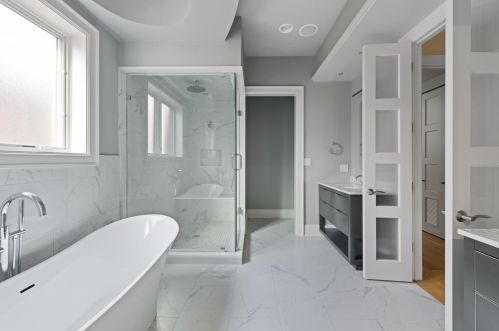 1025 Lill Ave, Chicago IL 60614-2107 exterior