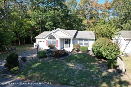 308 Enterprise Dr, Lacey NJ 08731-1815 exterior