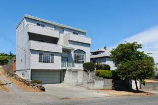 1614 College St, Seattle, WA 98144-4330