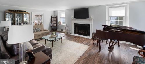 5 Lexington Ave, Pittsburgh PA 15215-3218 exterior