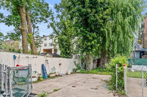 4140 Murdock Ave, Bronx NY 10466-2114 exterior