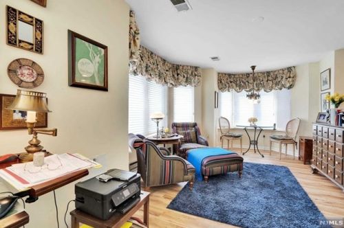 315 Livingston Ct, Edgewater NJ 07020-1639 exterior