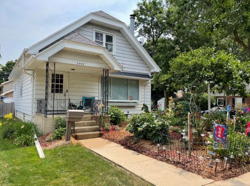 2404 71st St, Milwaukee, WI 53213-1345