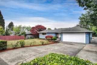 19220 46th Ave, Seattle, WA 98155-2910