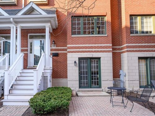 140 3rd St, Elmhurst, IL 60126-2772