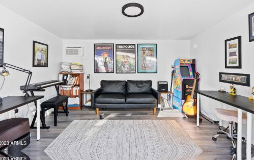 5201 34th St, Phoenix AZ  85018-1440 exterior