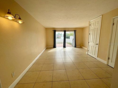 13802 Orange Sunset Dr, Tampa FL  33618-3336 exterior