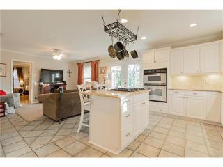 9818 Lanshire Dr, Dallas TX  75238-3431 exterior