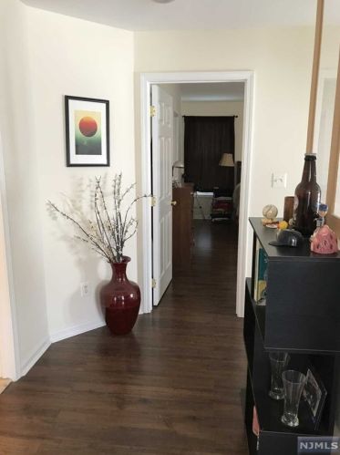 113 Cambridge Dr, Nutley NJ 07110-3913 exterior