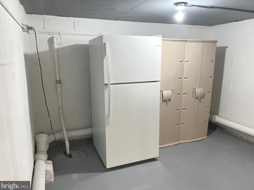 1871 Arena Dr, Trenton NJ 08610-2605 exterior