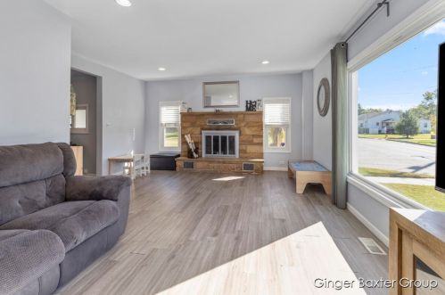 439 Riv St, Belding MI 48809-1964 exterior