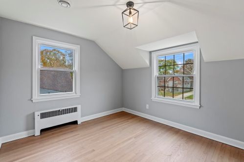 5110 Shoreland Ave, Milwaukee WI  53217-5541 exterior