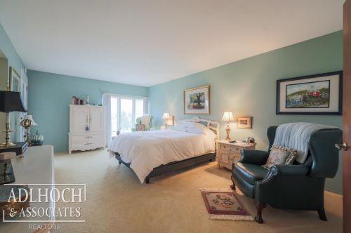 1222 Oakwood Ct, Rochester MI 48307-2541 exterior