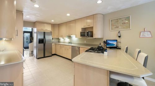 868 Broadmoor Rd, Huntingdon Valley PA 19006-2803 exterior