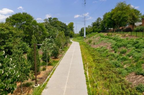 402 Ansley Villa Dr, Atlanta GA  30324-4811 exterior