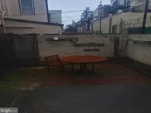 324 18 St, Philadelphia PA 19140-1014 exterior