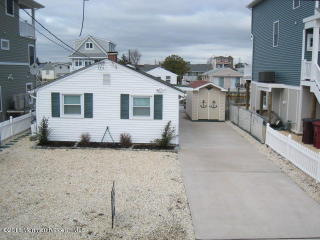 225 Rosewood Dr, Berkeley Township, NJ 08721-3120