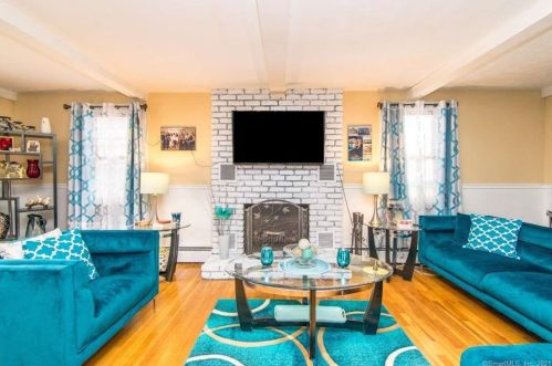 38 Raffia Rd, Enfield CT 06082-5171 exterior