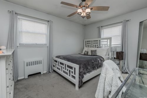 92 Forsythia Ln, Babylon NY 11703-2806 exterior