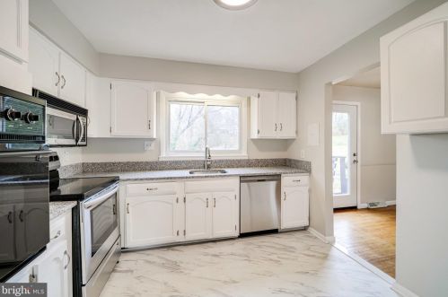 4110 Duvawn St, Alexandria VA 22310-2022 exterior