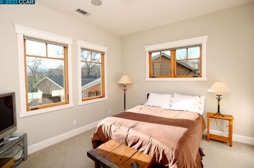 576 Creekside Rd, Concord CA 94523-2124 exterior