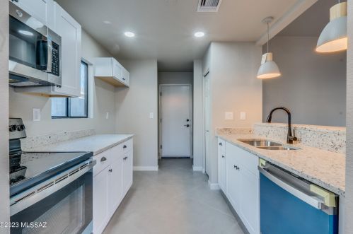 10455 Bridgestone Pl, Tucson AZ 85730-5001 exterior