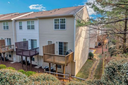 2433 Ivey Crest Cir, Tucker, GA 30084-3755