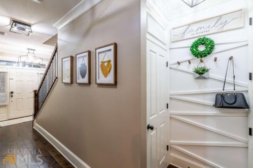 7690 Glisten Ave, Atlanta, GA 30328-2495