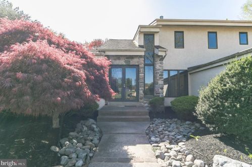 468 Long Ln, Huntingdon Valley PA  19006-2933 exterior