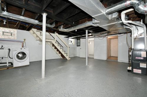 42 Queenston St, Pittsburgh PA 15210-4143 exterior