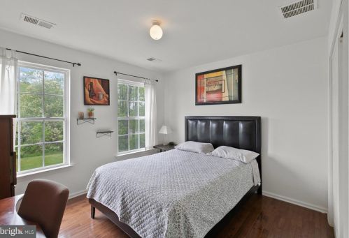 33 Bunting Brg Rd, Cookstown NJ 08511-1106 exterior