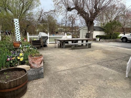 98 Hawkins St, Providence RI 02908-1713 exterior