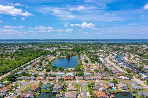 2390 Sykes Crk Dr, Merritt Island FL 32953-2954 exterior