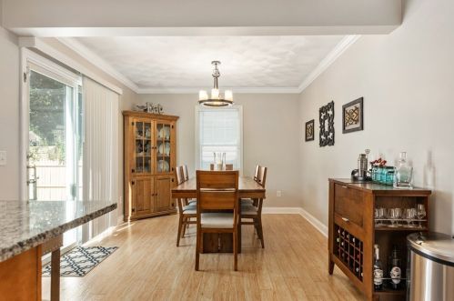 9 Glendale Ave, Peabody MA 01960-6550 exterior