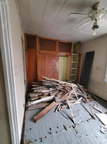 8917 Escanaba Ave, Chicago IL 60617-3136 exterior