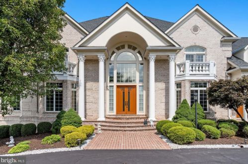 12705 Greenbriar Rd, Rockville MD 20854-6324 exterior