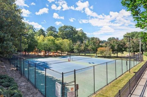 2020 Cambridge Ave, Atlanta GA 30337-1816 exterior