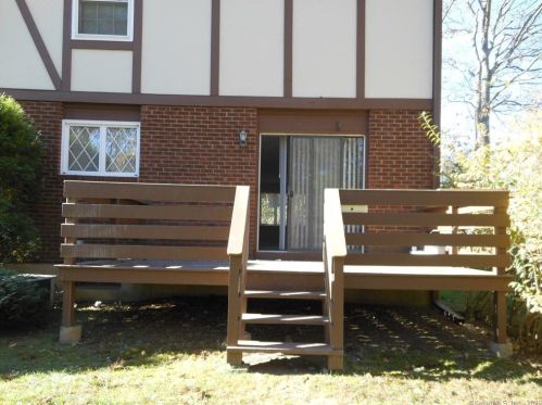 7 Derbyshire, Derby CT 06418-2234 exterior