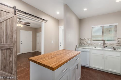 4975 Bellevue St, Tucson AZ 85712-4913 exterior