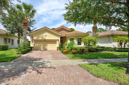 9800 Nuova Way, Fort Pierce FL 34986-2825 exterior