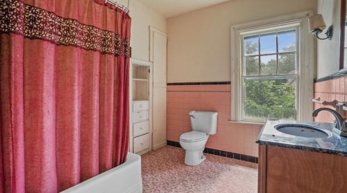 166 Adelaide Ave, Providence RI 02907-1833 exterior