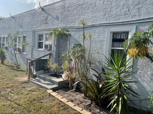 1109 Colonial Rd, Fort Pierce FL 34950-5068 exterior