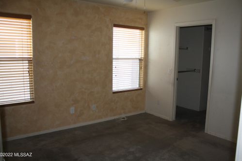 6443 Sunrise Vly Dr, Tucson AZ 85706-4951 exterior