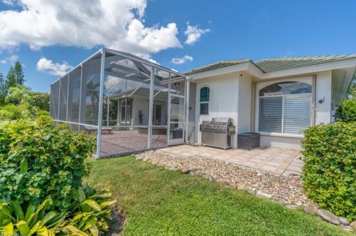 319 Lambton Ln, Naples FL 34104-7865 exterior